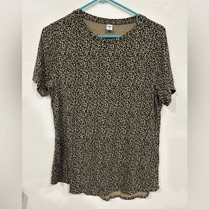 Women’s leopard print top size Medium